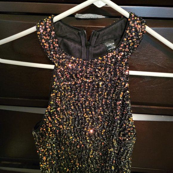 Asymmetrical Hem Sequin Halter Dress - Picture 5 of 7